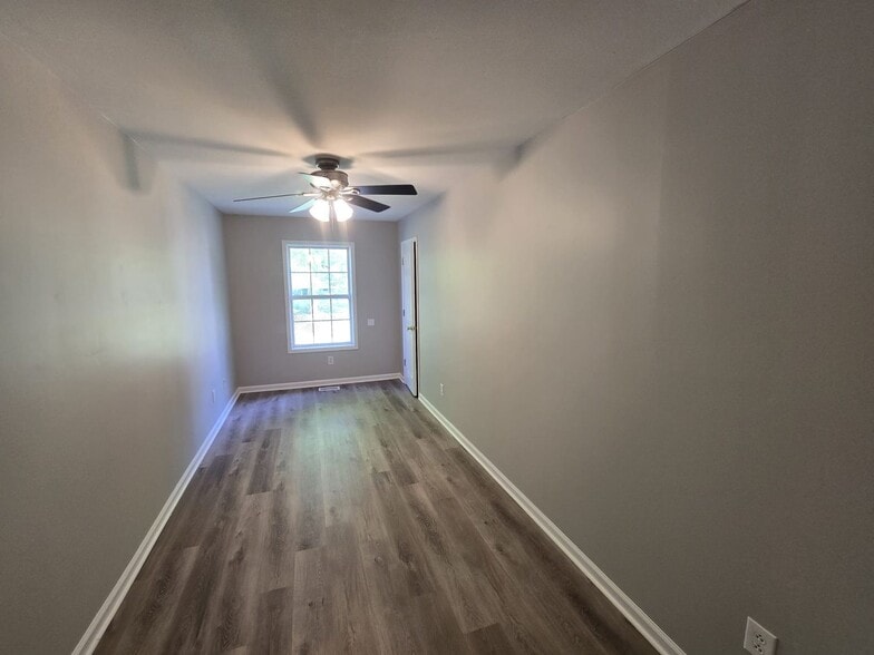 Building Photo - 615 5th Ave E