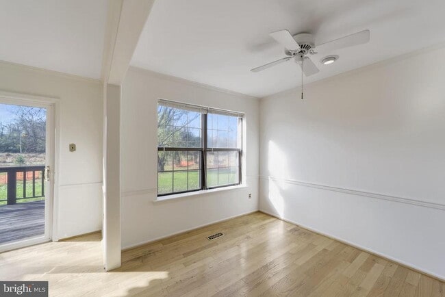 Building Photo - 10 Liberte Ln