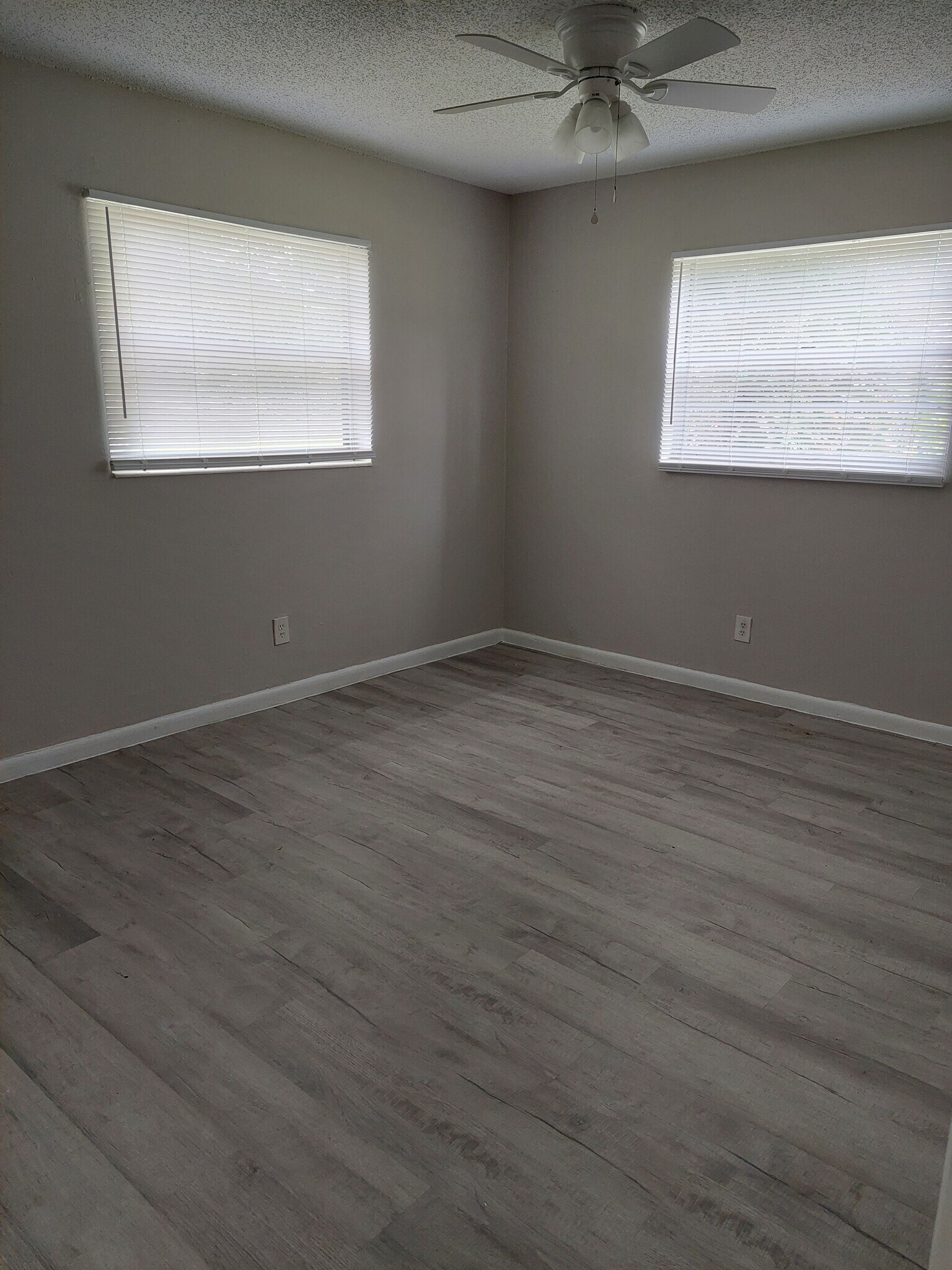 Building Photo - 653 Bonnie Ln