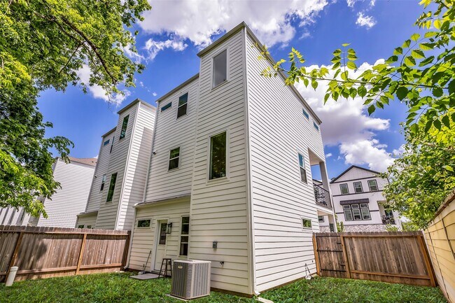 Building Photo - 5303 Donovan Gdns Ln