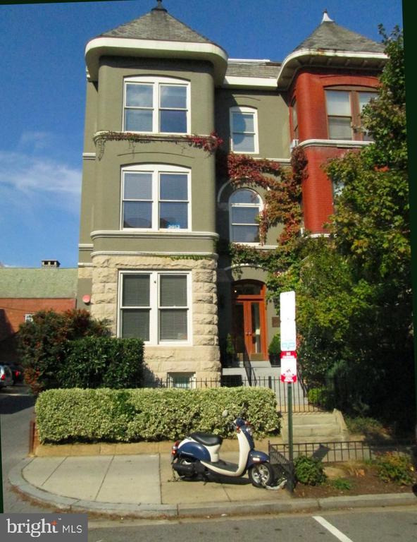 Building Photo - 1529 Q St NW