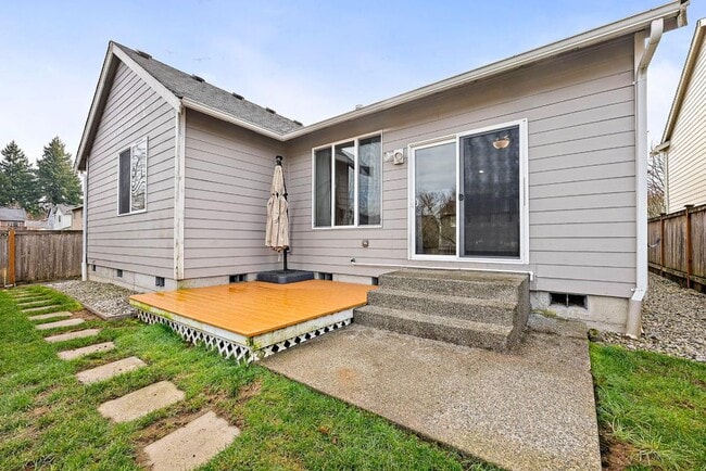 Building Photo - Beautiful Single-Story Olympia Home with Dog Wash, Garden Beds & Thoughtful Layout