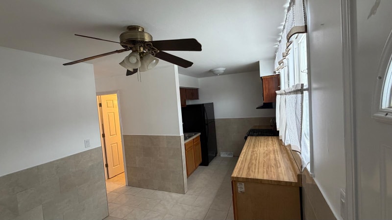 Building Photo - 1322 Fargo Ave