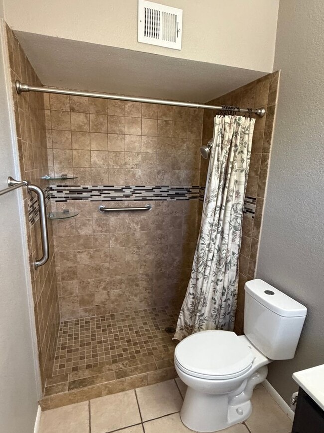 Building Photo - 3 bedroom 2 bath Next to PDS Elementary Sc...