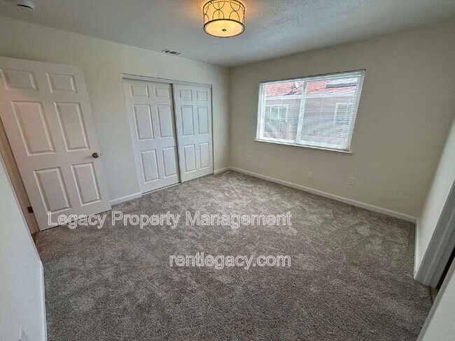 Building Photo - 1525 James St