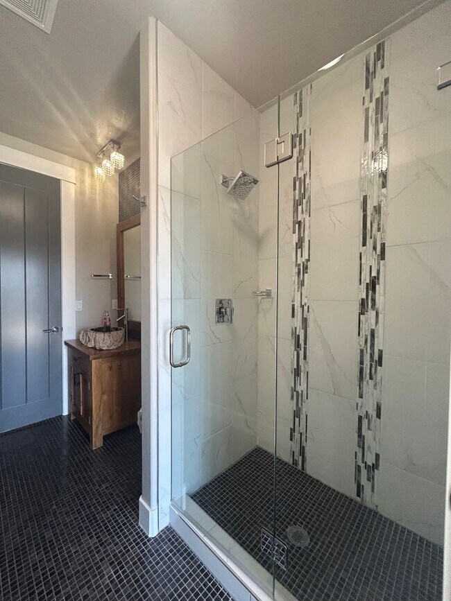 Building Photo - Luxury Living in StarView Estates - 4.98 A...