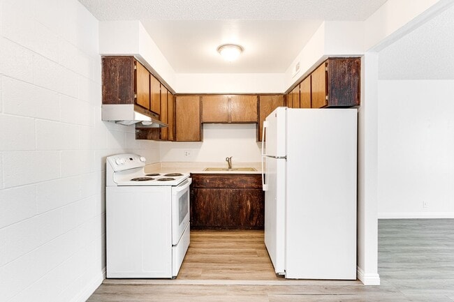 Building Photo - Charming Upstairs Unit with Prime Location...