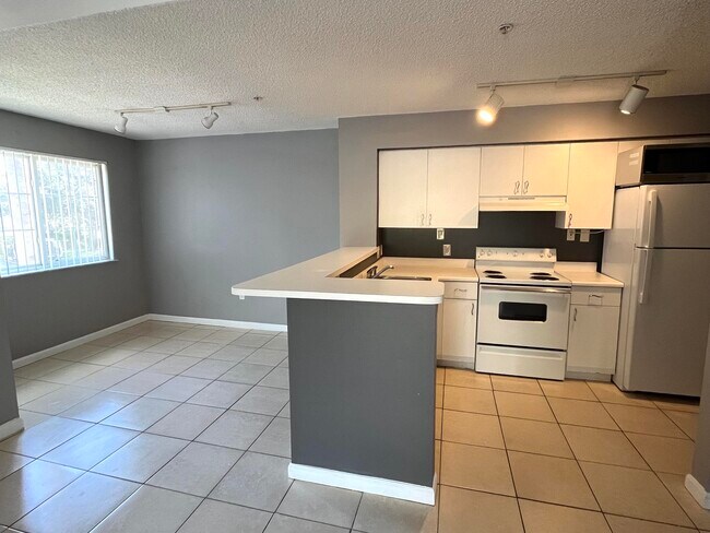 Building Photo - 7808 Sonoma Springs Cir