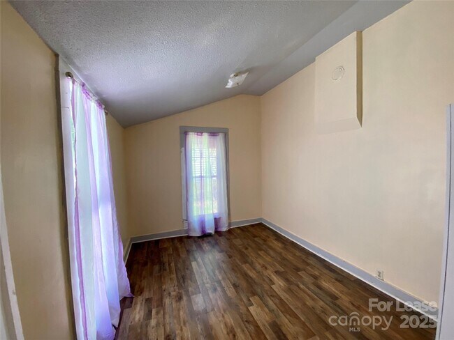 Building Photo - 630 Armfield St