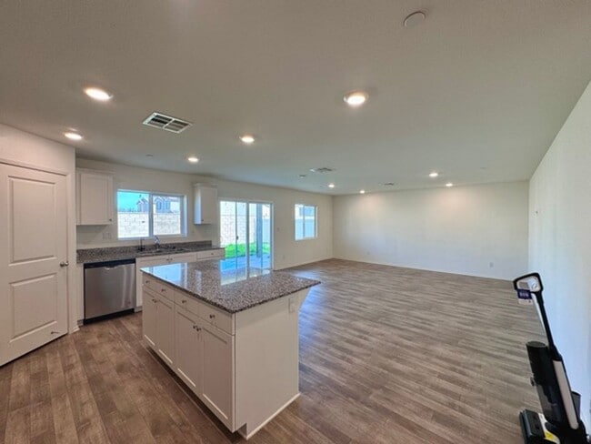 Building Photo - Newly built 4 bedroom Winchester home for ...