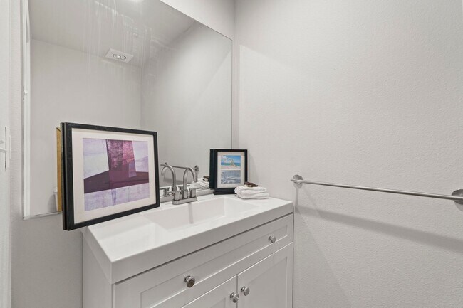 Building Photo - Water’s Edge Townhomes – Luxury Townhomes for Rent in Tacoma