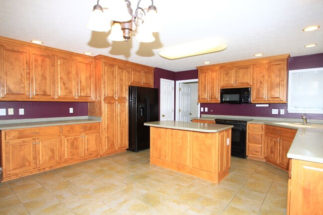 Building Photo - 2120 Benomi Dr