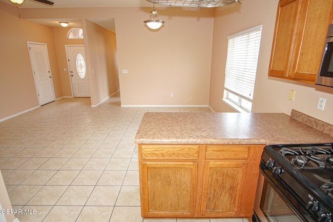 Building Photo - 14701 Calhoun Dr