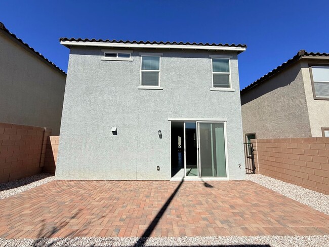 Building Photo - Beautiful two-story single-family house