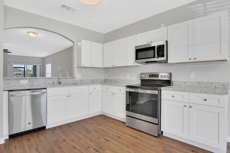 Building Photo - 4529 MacKenzie Way