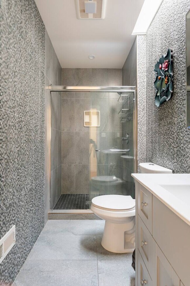 Building Photo - 851 Ocean Ave