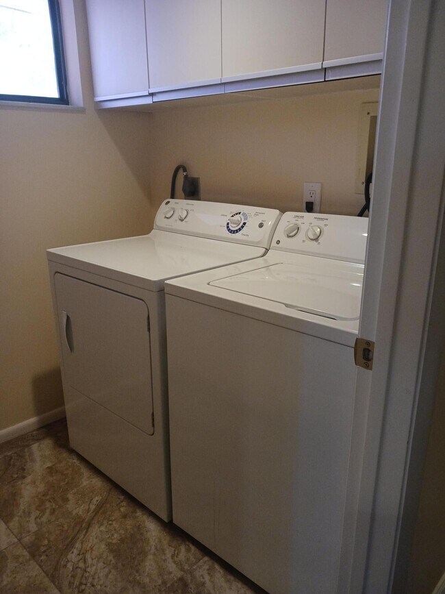 Building Photo - 4702 Fountains Dr S