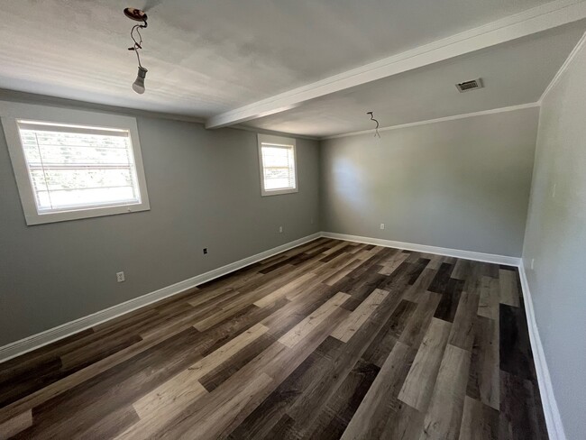Building Photo - 932 Helios Ave
