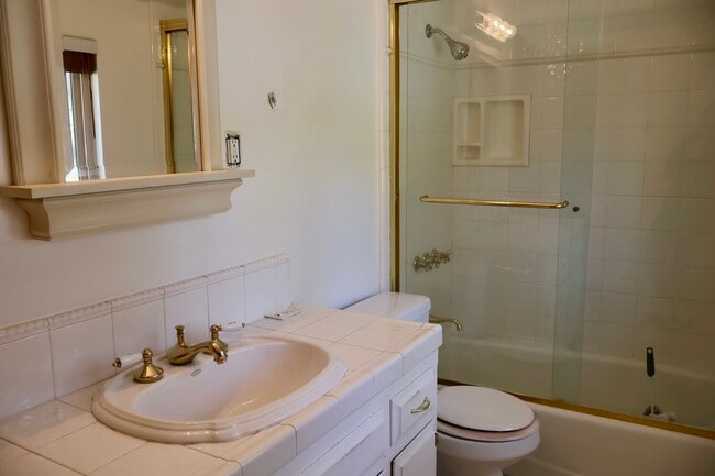 Building Photo - 28762 Cedar Dr