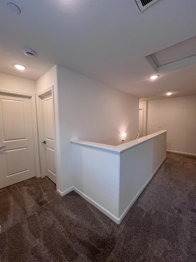 Building Photo - 1918 Oak Ln