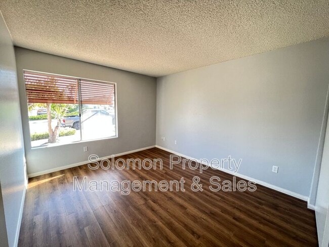 Building Photo - 4748 Sunny Hills Rd