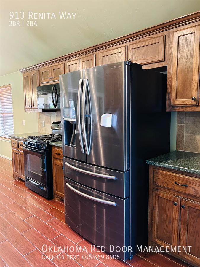 Building Photo - 913 Renita Way