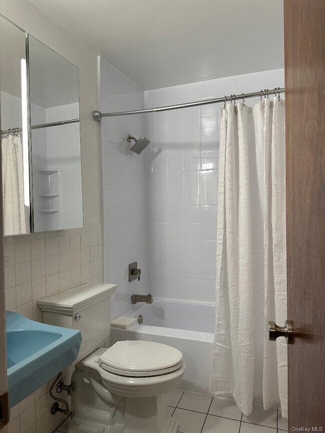 Building Photo - 7 E Lawrence Park Dr