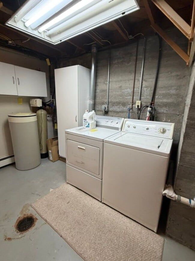 Building Photo - 1653 Woodland Ave