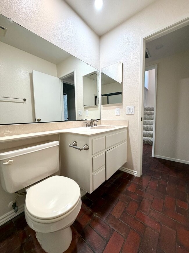 Building Photo - Claremont PUD For Lease