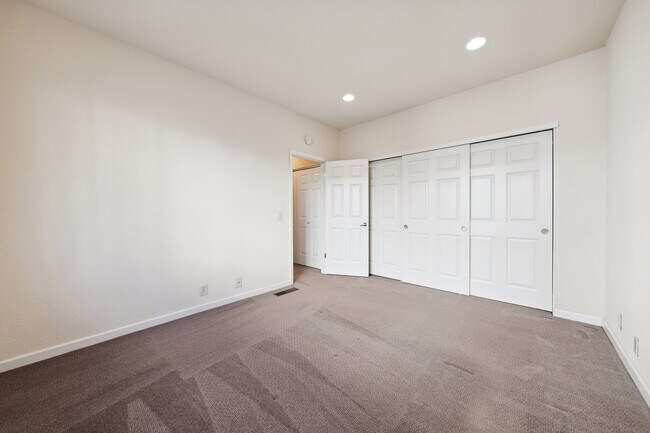 Building Photo - 435 Milan Dr