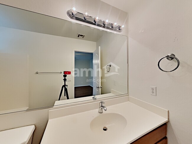 Building Photo - 5305 S 27th Dr