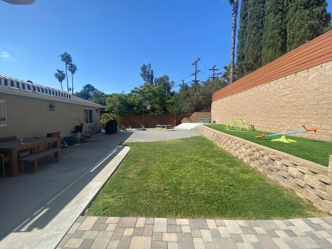 Building Photo - Beautiful 5 Bed, 2 Bath with Large Yard in Mount Helix!!
