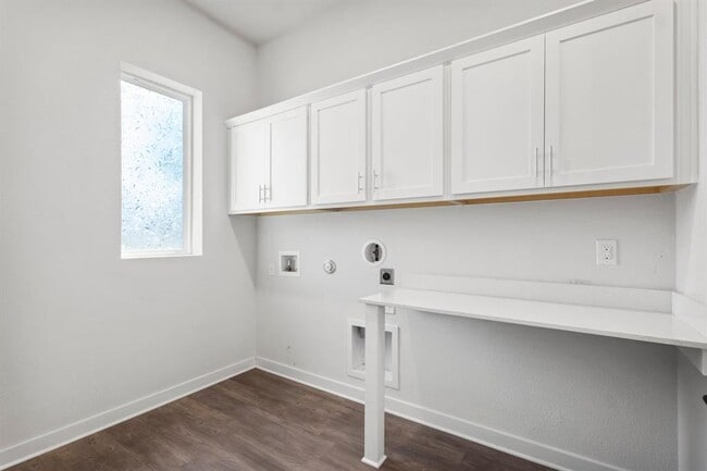 Building Photo - 2303 Rogge Ln
