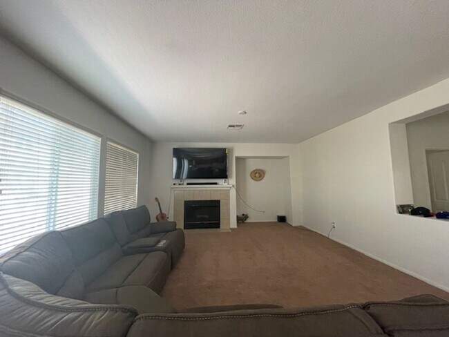 Building Photo - EASTVALE GREAT NEIGHBORHOOD- 4+2.5 EXECUTIVE HOME, QUIET NEIGHBORHOOD - AVAILABLE NOW!!! ONLY 1 G...