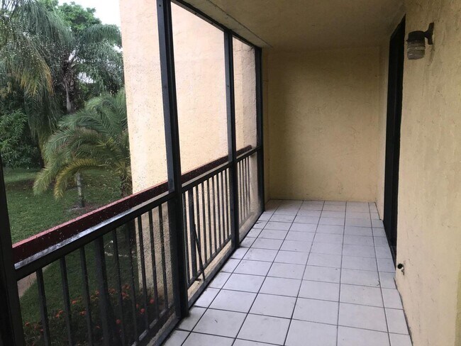 Building Photo - 733 SE 1st Way