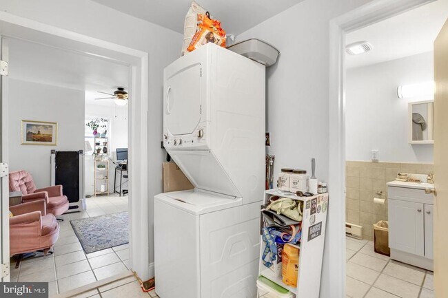 Building Photo - 2010 E York St