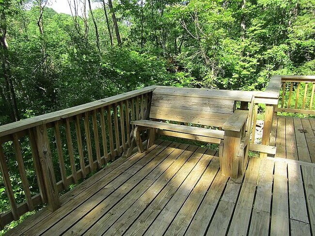 Building Photo - 195 Mountainview Dr