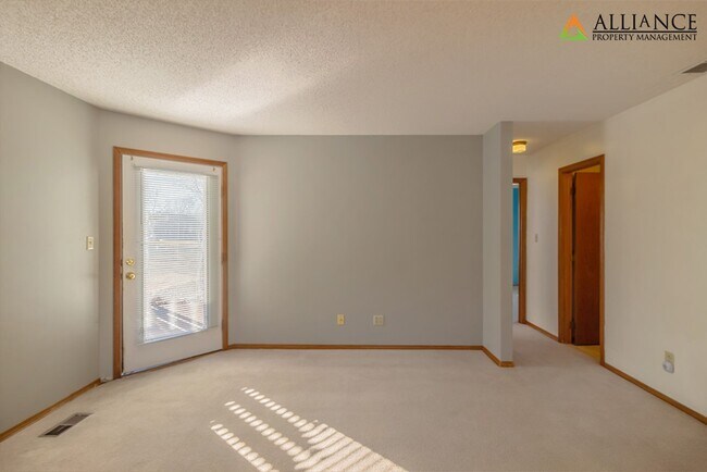 Building Photo - Willow Ln. 2313 - 15