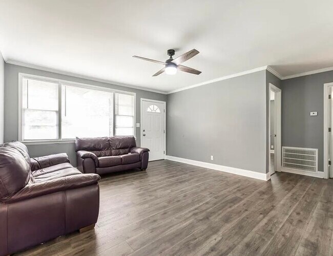 Building Photo - 4260 Villa Ave