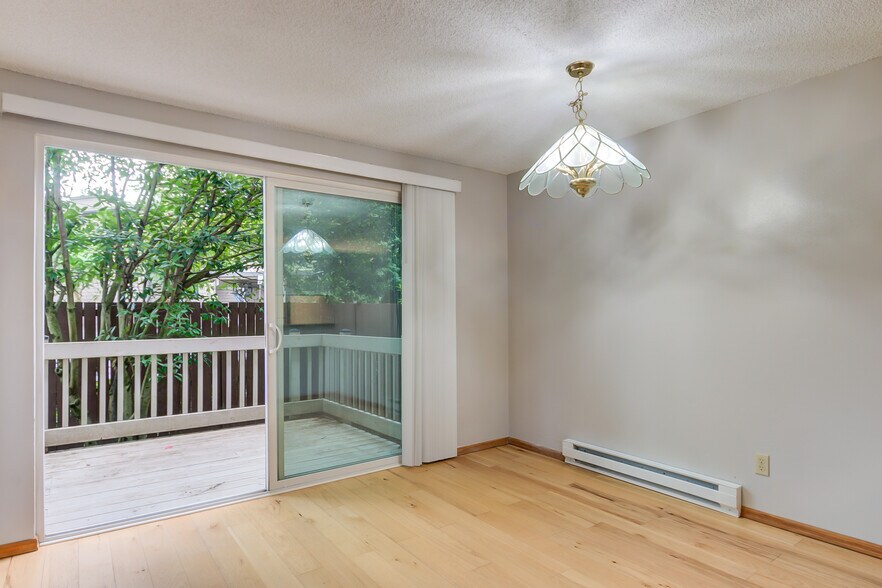 Building Photo - 4050 W Lake Sammamish Pky NE