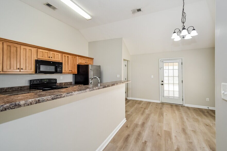 Building Photo - 9889 Southern Oak Way