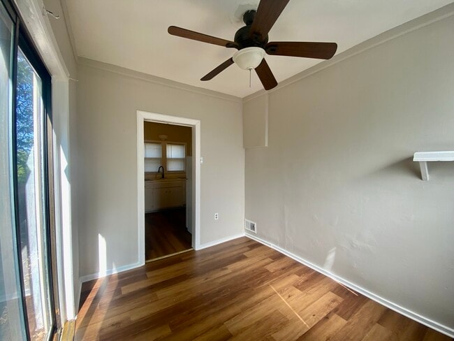 Building Photo - 328 Lease St