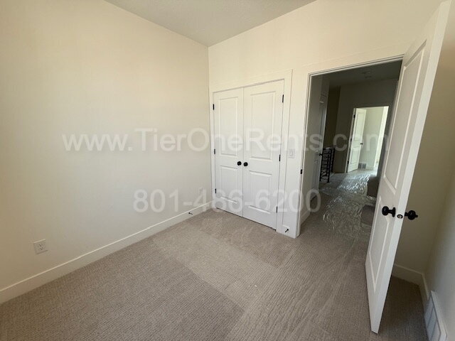 Building Photo - NO DEPOSIT option available for qualified ...