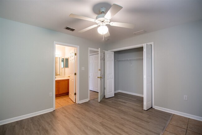 Building Photo - 2738 W Tharpe St