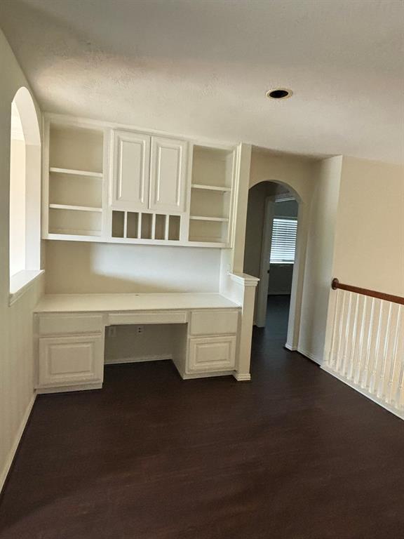 Building Photo - 3055 Fallbrook Dr