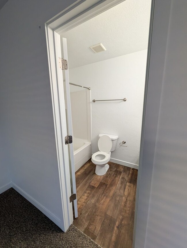 Building Photo - January Rent Free! 3 Bed 2 Bath Townhouse for Rent!