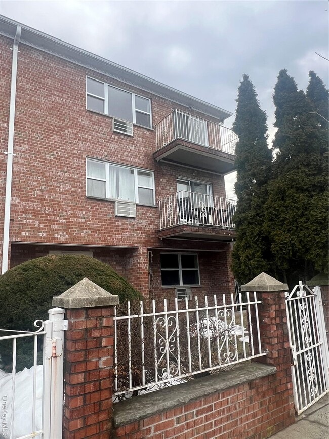 Building Photo - 20-05 Hazen St