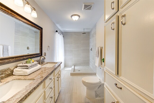 Building Photo - 1120 Mahlmann St