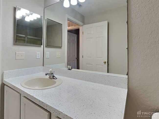 Building Photo - 6534 Covewood Dr