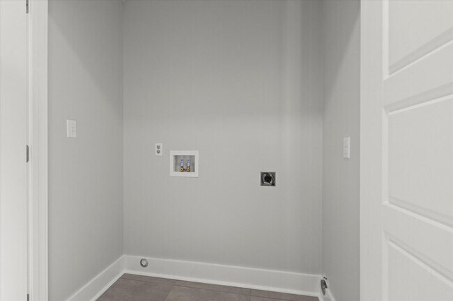 Building Photo - 233 Pine Ridge Rd